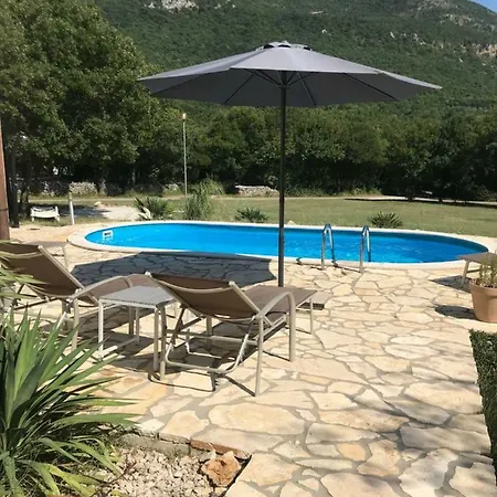Lagenhet I Med Pool Vozilici