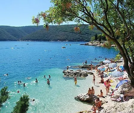 Lagenhet I Med Pool Holiday home Vozilici