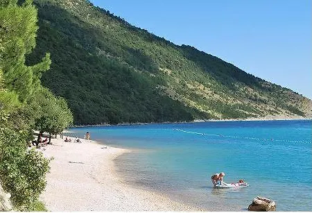 Lagenhet I Med Pool Vozilici