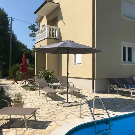 Lagenhet I Med Pool Holiday home Vozilici