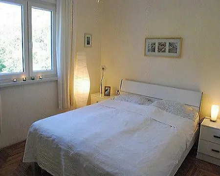 Holiday home Lagenhet I Med Pool Vozilici