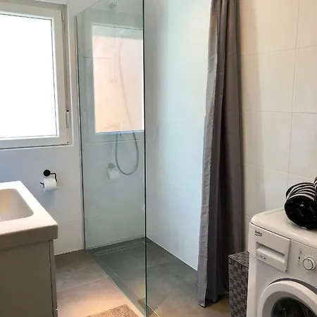 Lagenhet I Med Pool * Vozilici