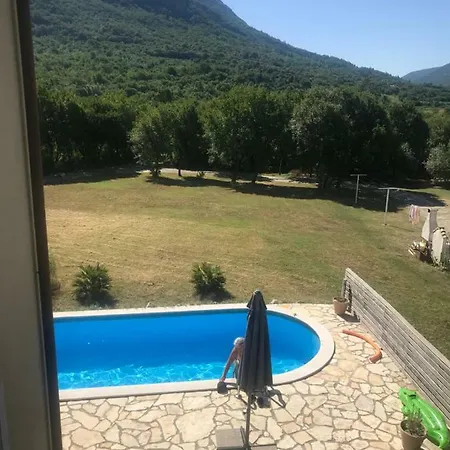 Holiday home Lagenhet I Med Pool Vozilici